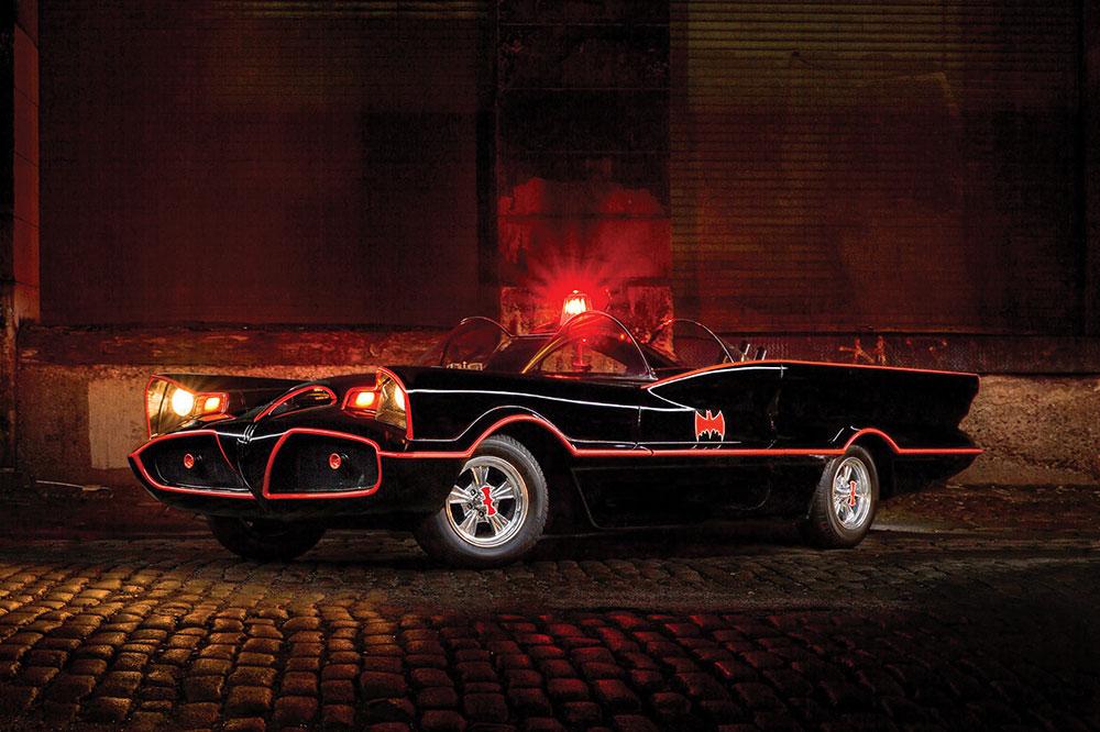 Dit is een bericht aan alle misdaadbestrijders van Gotham City met een lege plek in hun Batcave: er staat een heuse Batmobile te koop.