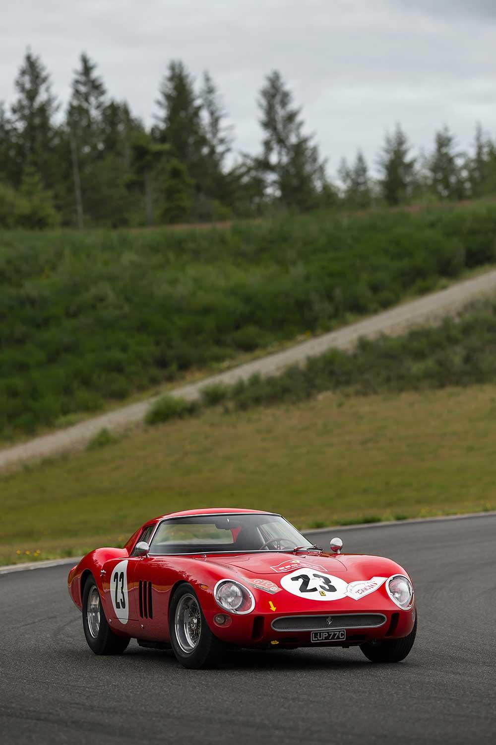 Met een geschatte veilingwaarde van 45 miljoen dollar is deze Ferrari 250 GTO hard op weg de duurste auto ooit te worden.