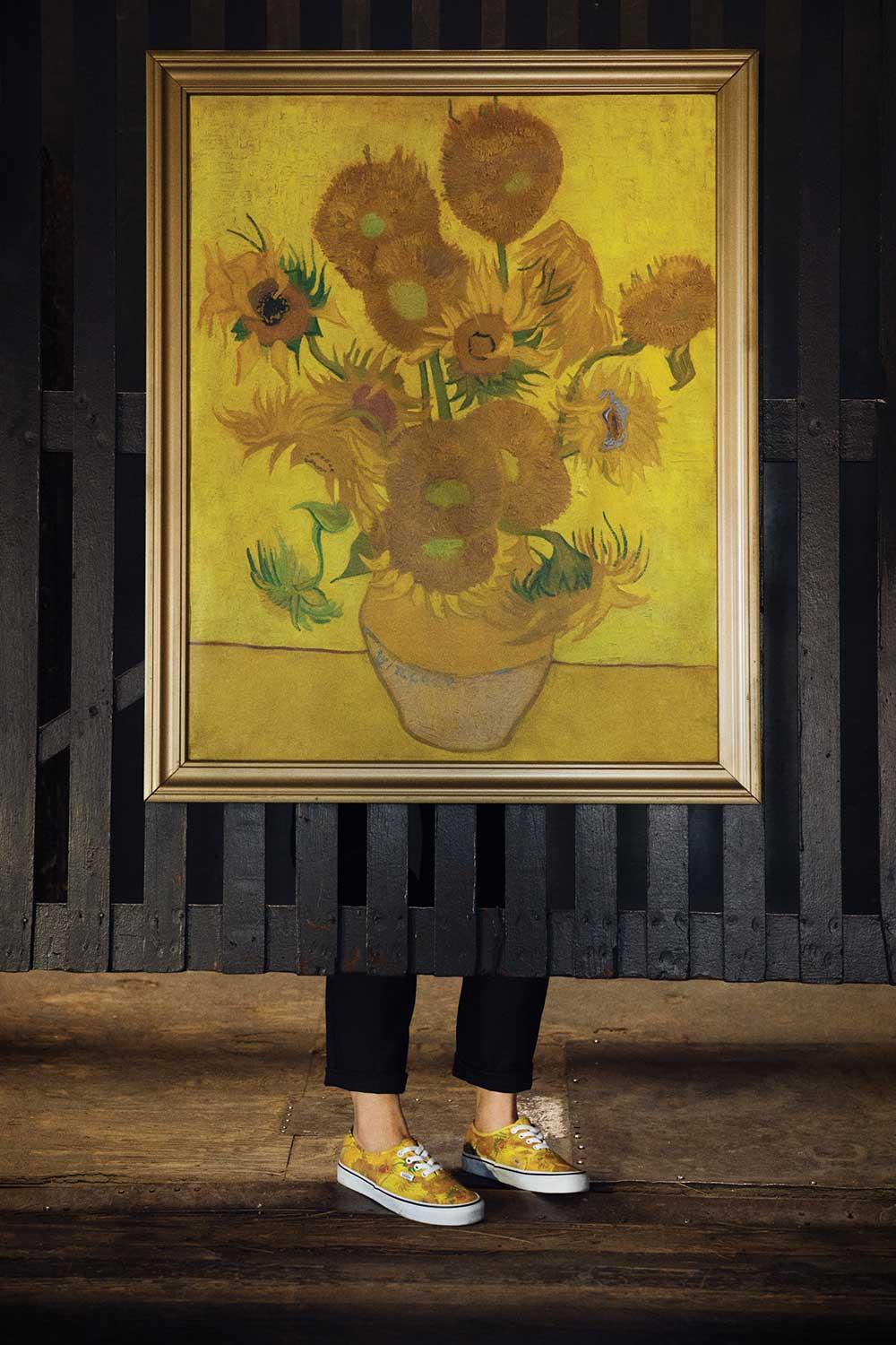 Dus jij wilt echte Van Gogh in huis, zonder er miljoenen op stuk te slaan? Kan hoor, met deze Van Gogh Vans kun je zelfs op zijn kunst lopen.