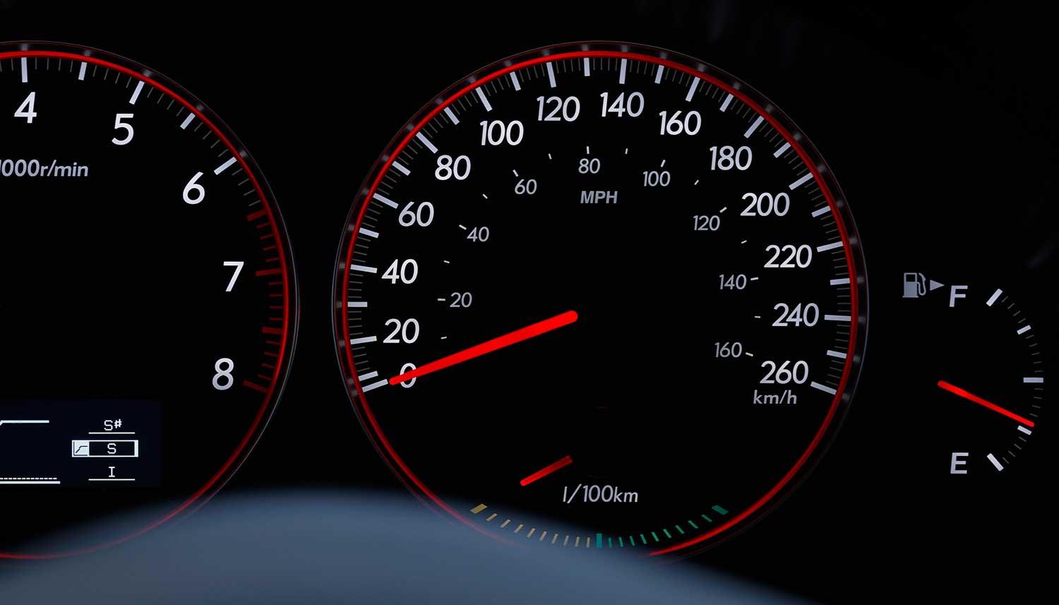 Doorrijden met lege tank: zoveel kilometer kun je nog maken - JFK