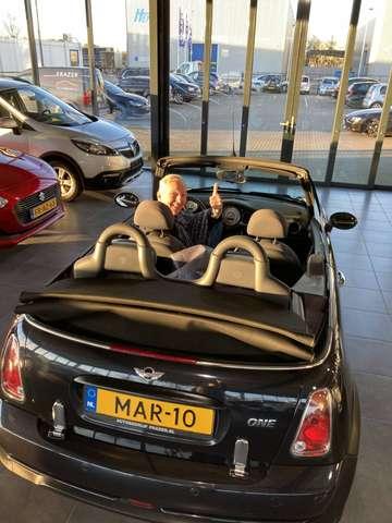 Martien Meiland zet MINI One Cabrio te koop