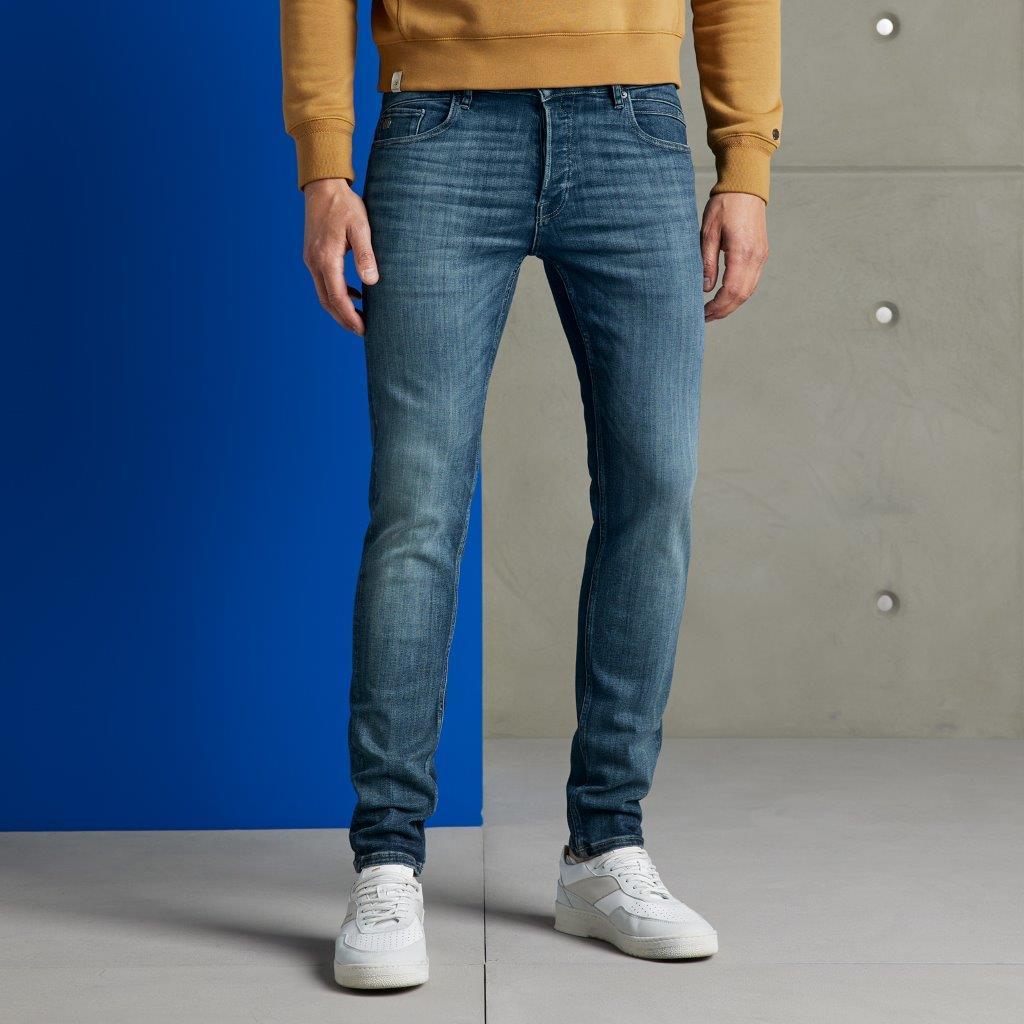 1 jaar JFK met Cast Iron Shiftback jeans JFK Magazine