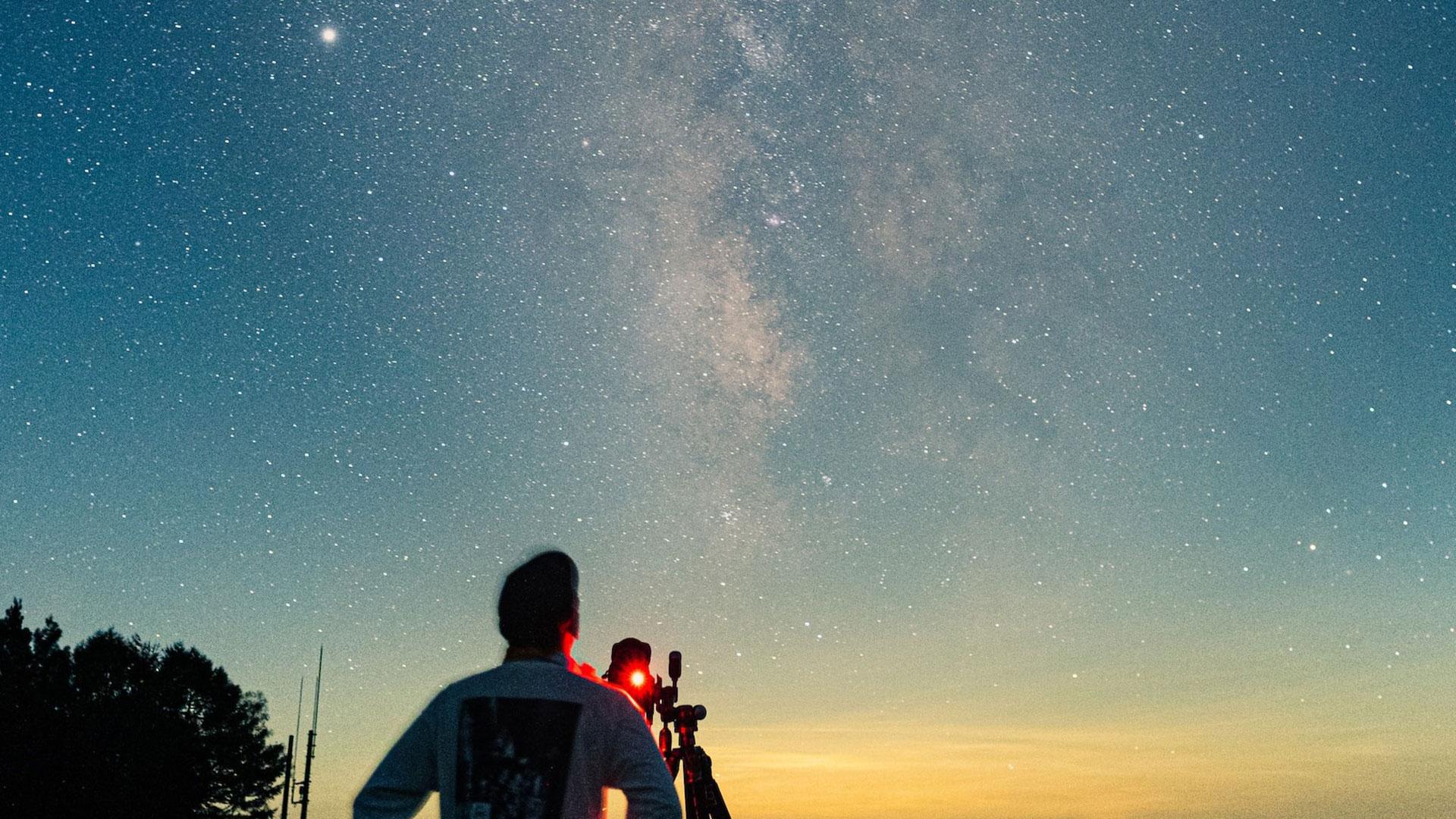 Planeten Venus en Jupiter zijn binnenkort ‘kussend’ te zien - JFK
