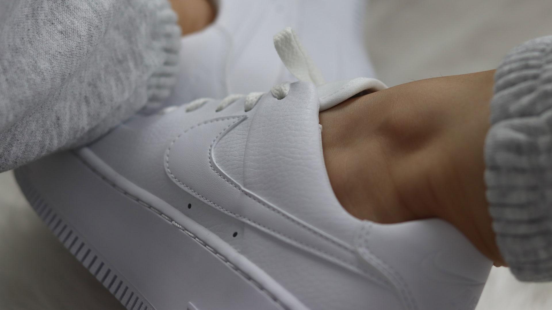 Witte sneakers schoonmaken? Dit zijn de ultieme tips