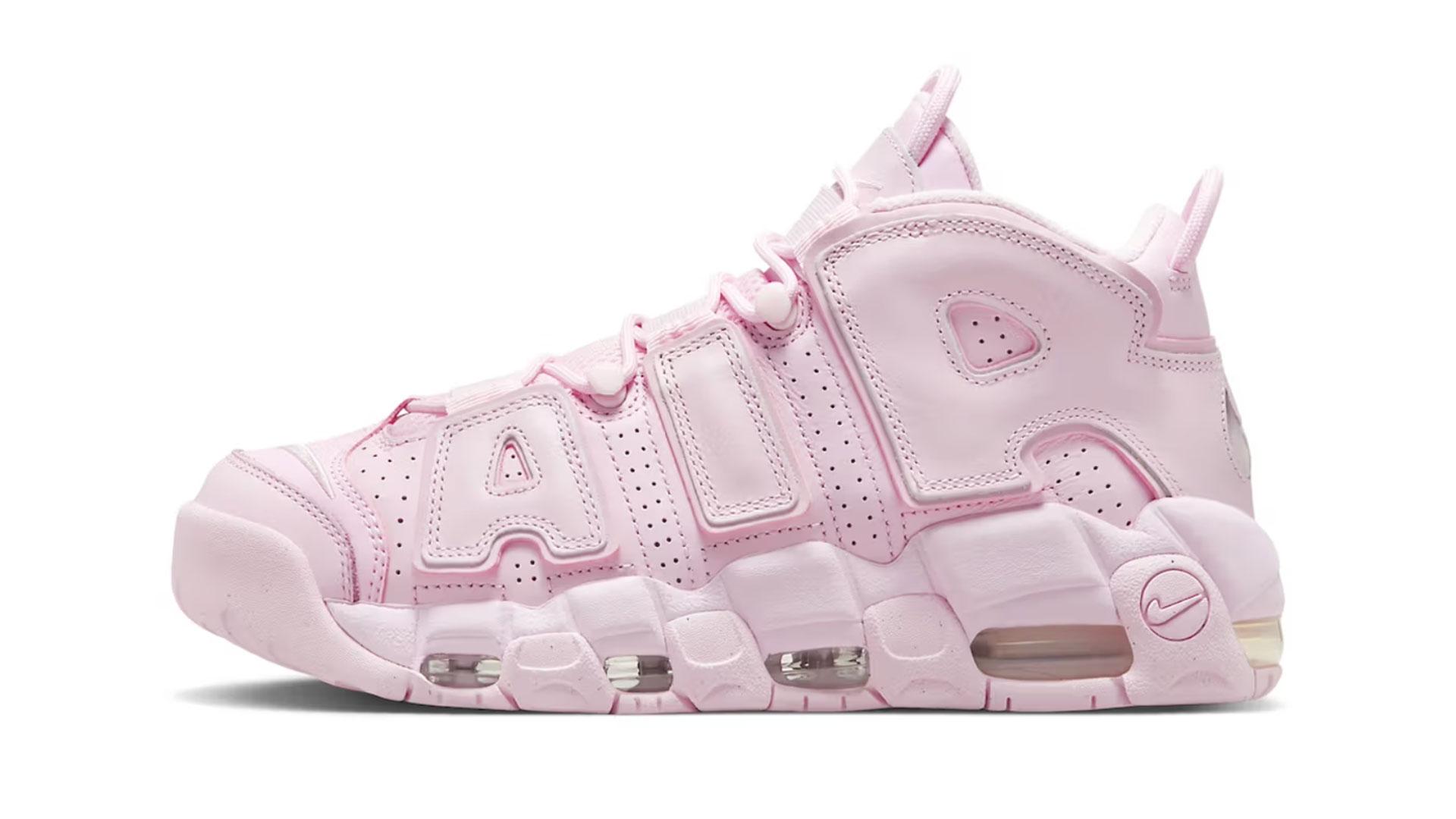 Met deze roze Nike sneaker activeer je je inner Barbie: Air More
