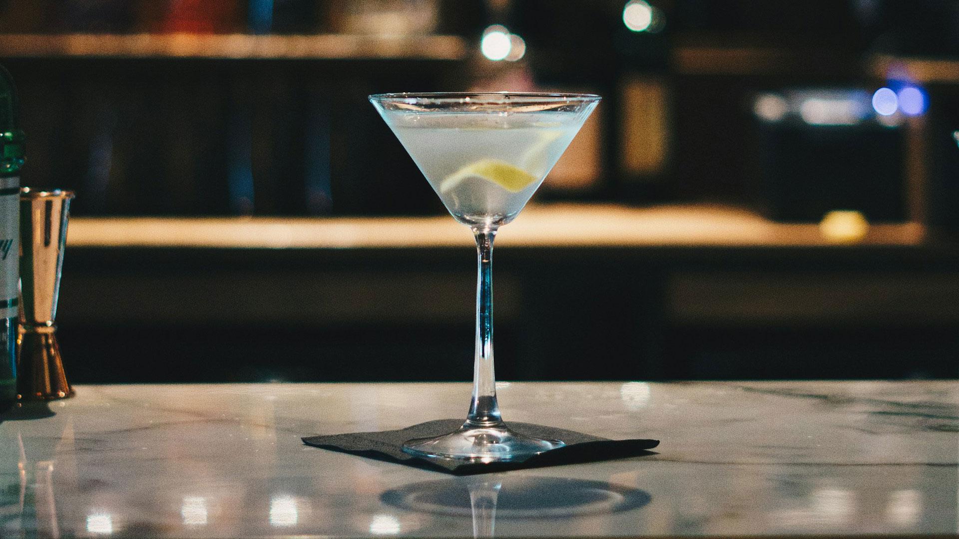 Drie klassieke cocktails om het weekend mee in te luiden