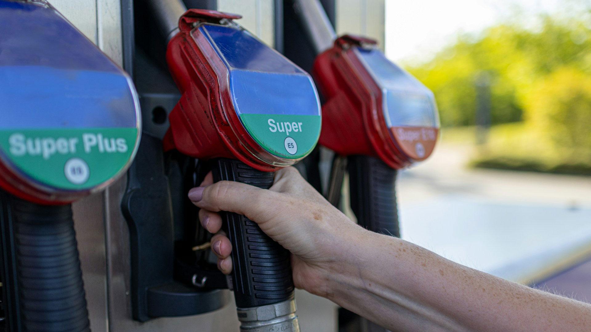 'Deze benzine kun je beter niet kopen', zegt tankstation-eigenaar - JFK