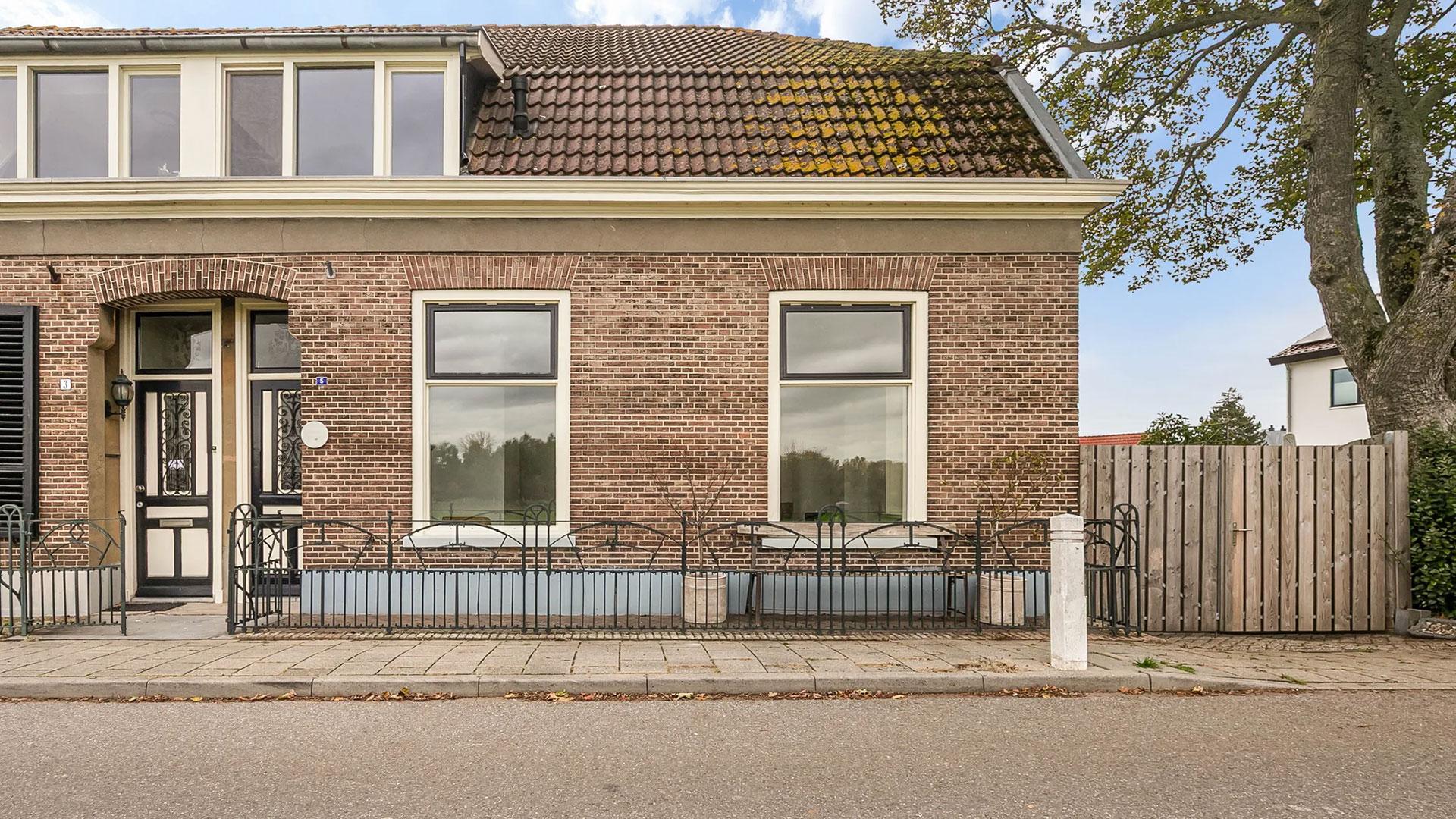 Deze dijkwoning in Lobith verrast met een uitzicht dat nooit verveelt