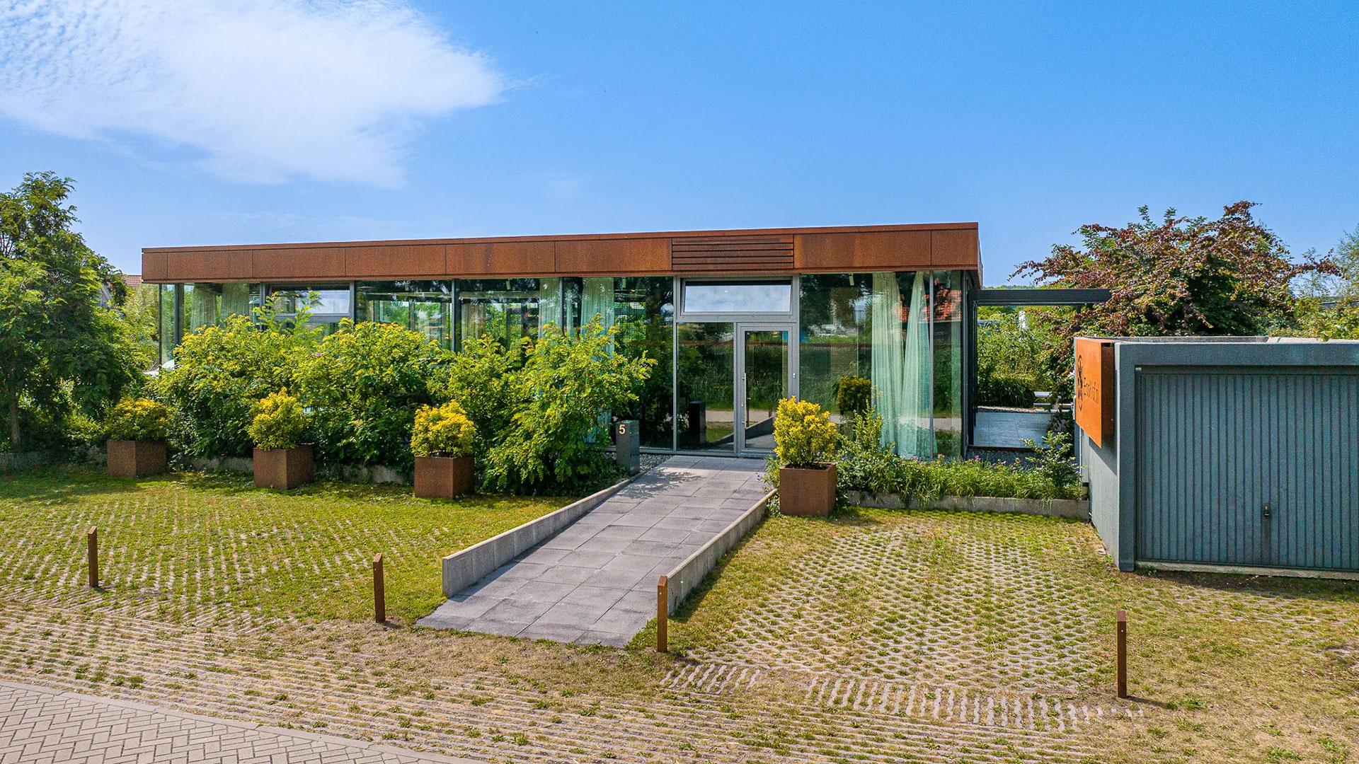 Duurzame designvilla in Almere Oosterwold gaat viral op Funda