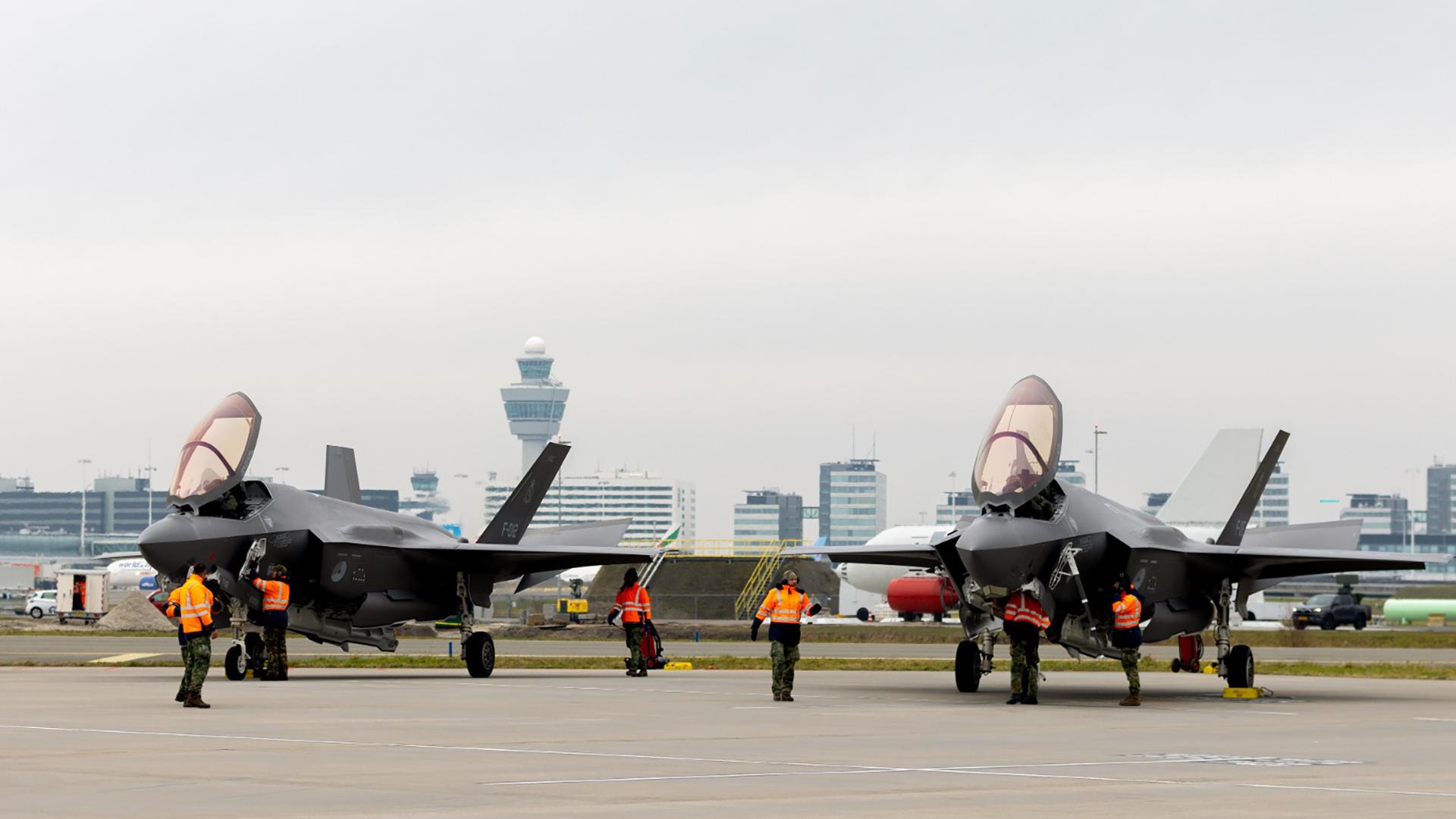 Luchtmacht zet straaljagers op Schiphol, dit is waarom
