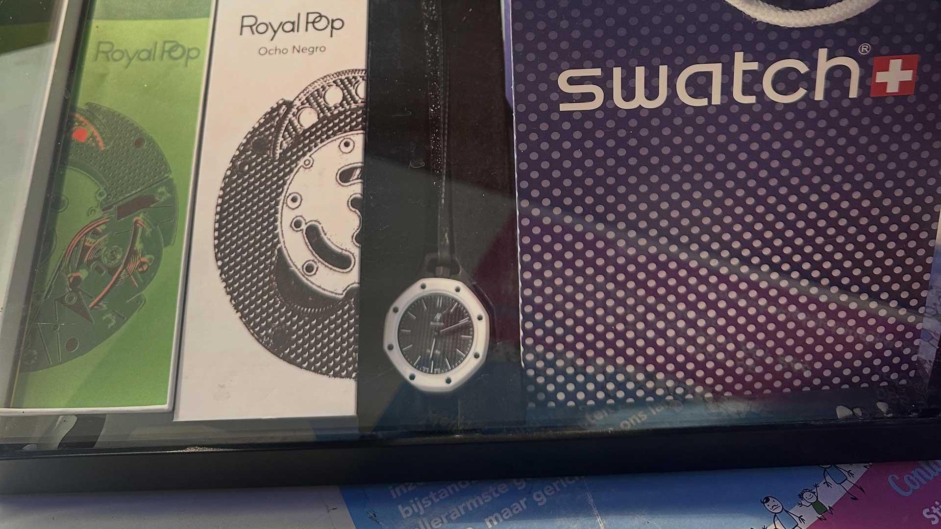 AP x Swatch Royal Pop duikt op in kringloop Koudekerk voor 35 euro, maand na chaos rond release