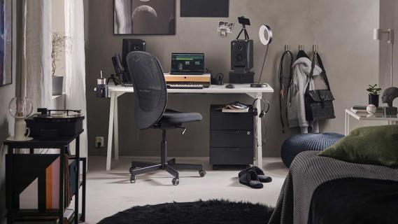 Kamer met obergränsad platenspeler van IKEA