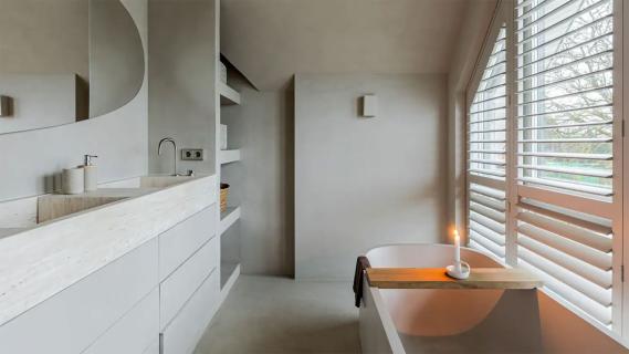Romee Strijd Airbnb badkamer