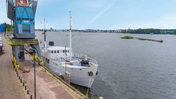 douwe-bob-woonboot-uitzicht