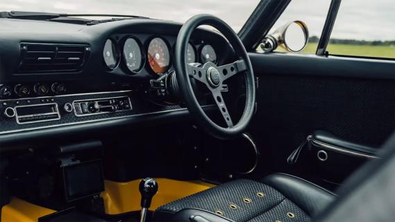 Porsche-911-UK-1-interieur