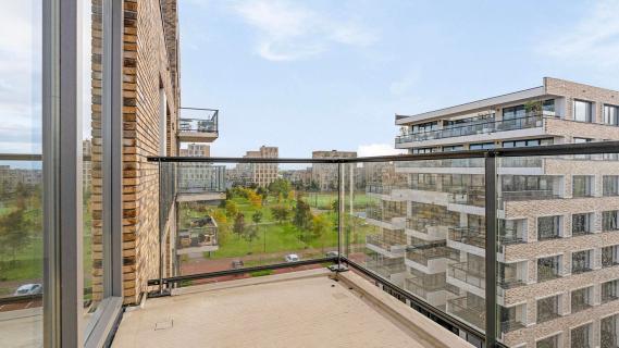 romee strijd appartement balkon