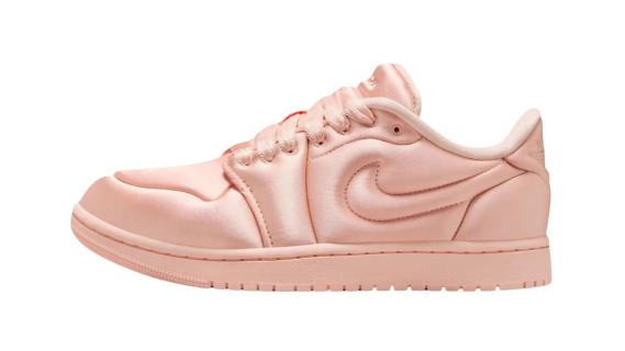 satijnen-sneakers-nike-roze