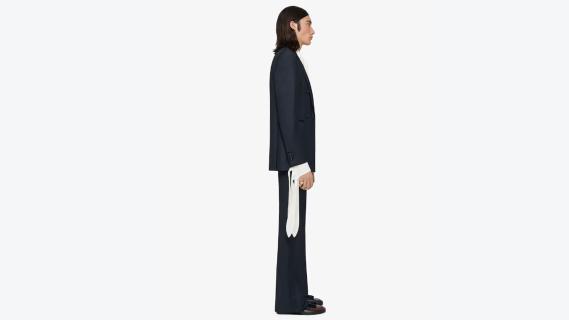 power suit givenchy zijkant