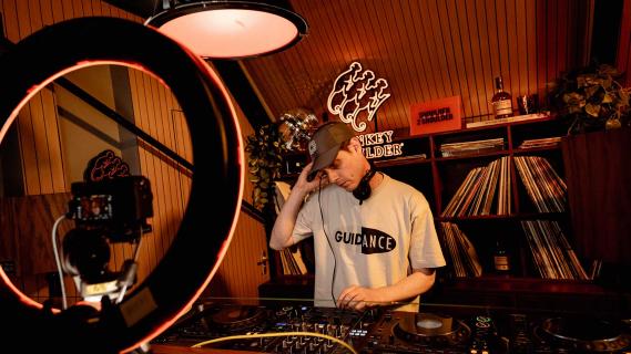 Monkey Shoulder - Shoulder 2 Shoulder Radio