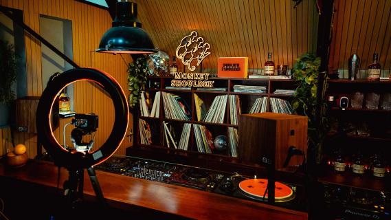 Monkey Shoulder - Shoulder 2 Shoulder Radio