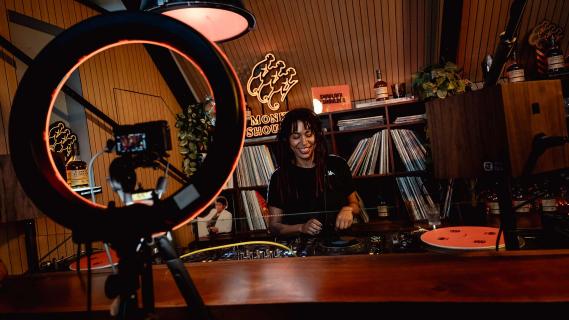 Monkey Shoulder - Shoulder 2 Shoulder Radio