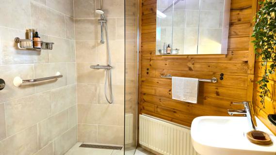 rietgedekte woonboerderij Zuidlaren badkamer