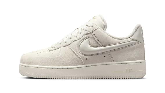 Nike Air Force 1 Low suede beige