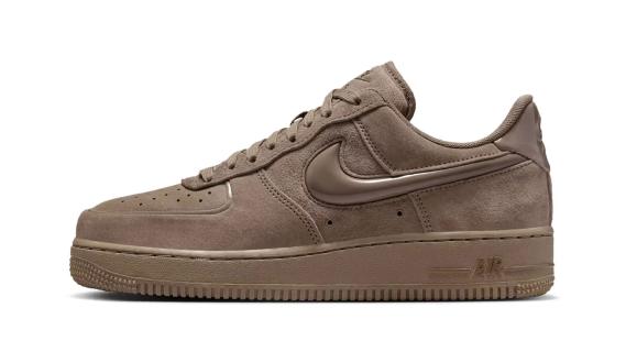 Nike Air Force 1 Low suede bruin