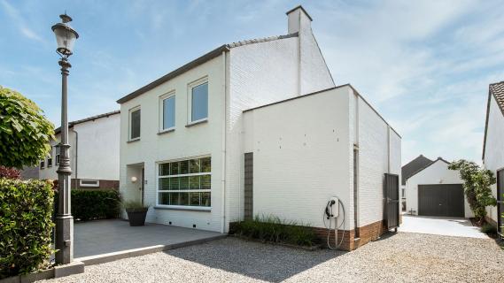 huis met tennisbaan funda