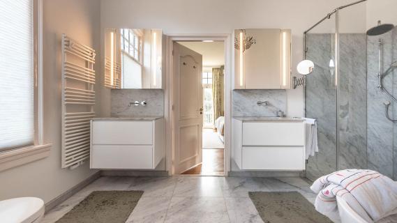 luxe familievilla Overveen badkamer