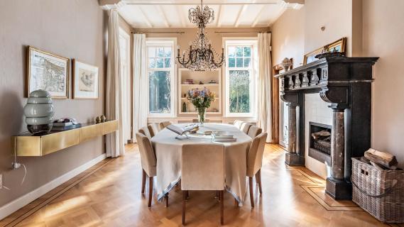 luxe familievilla Overveen eettafel