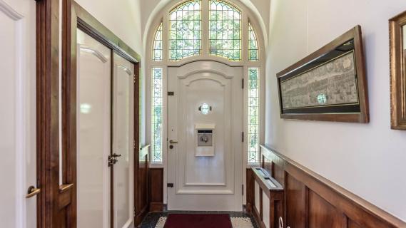 luxe familievilla Overveen voordeur