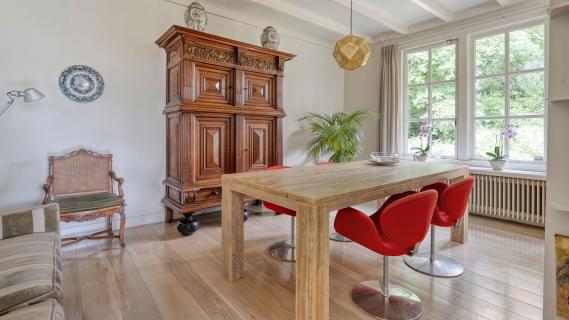 woonboerderij in erfpacht eettafel