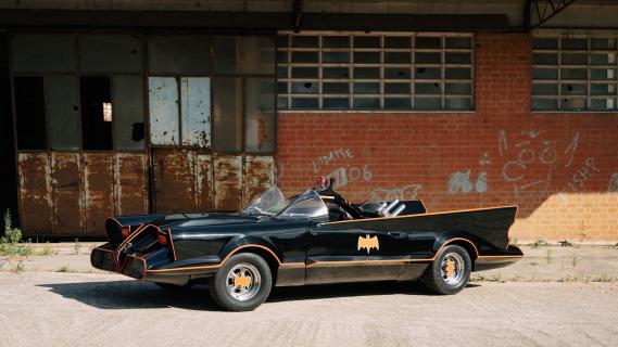 Eerste Batmobiel levert miljoenen op Eerste Batmobiel levert miljoenen op