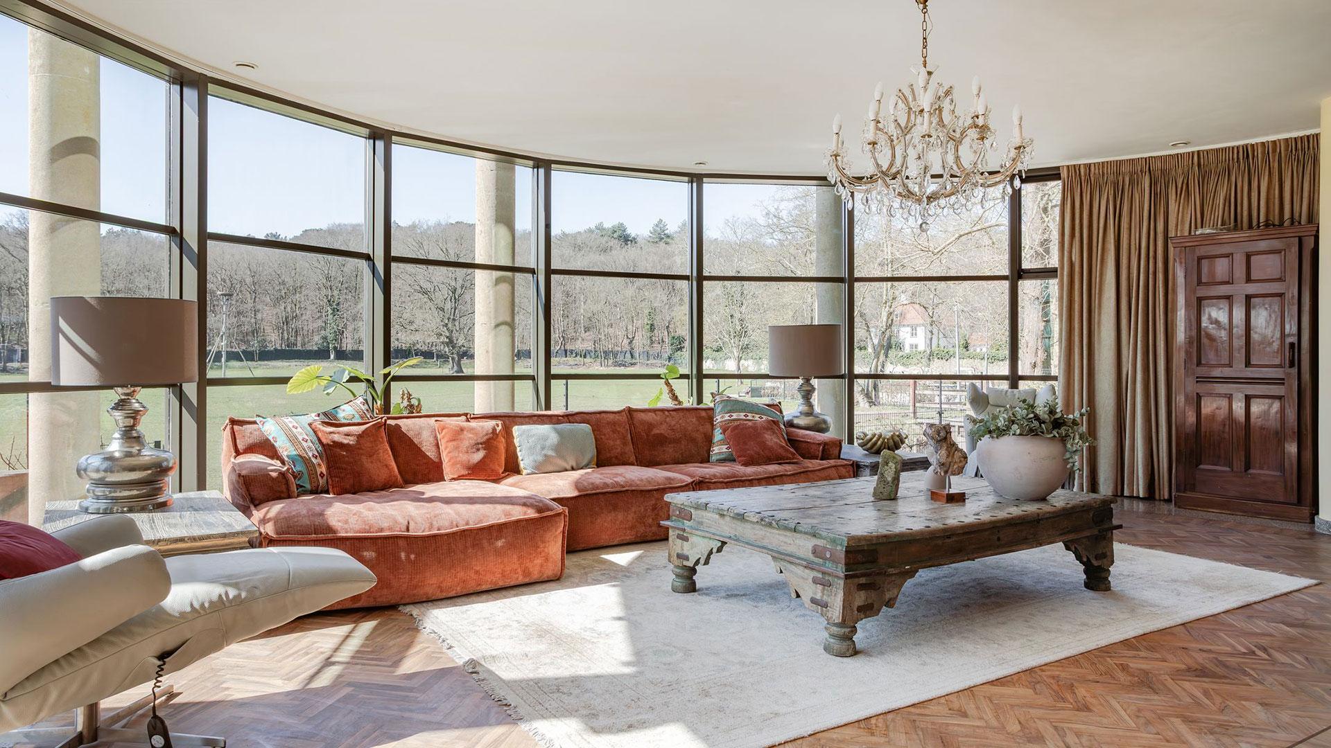 Deze mediterrane villa in Noord-Holland is pure overdaad en kost een fortuin