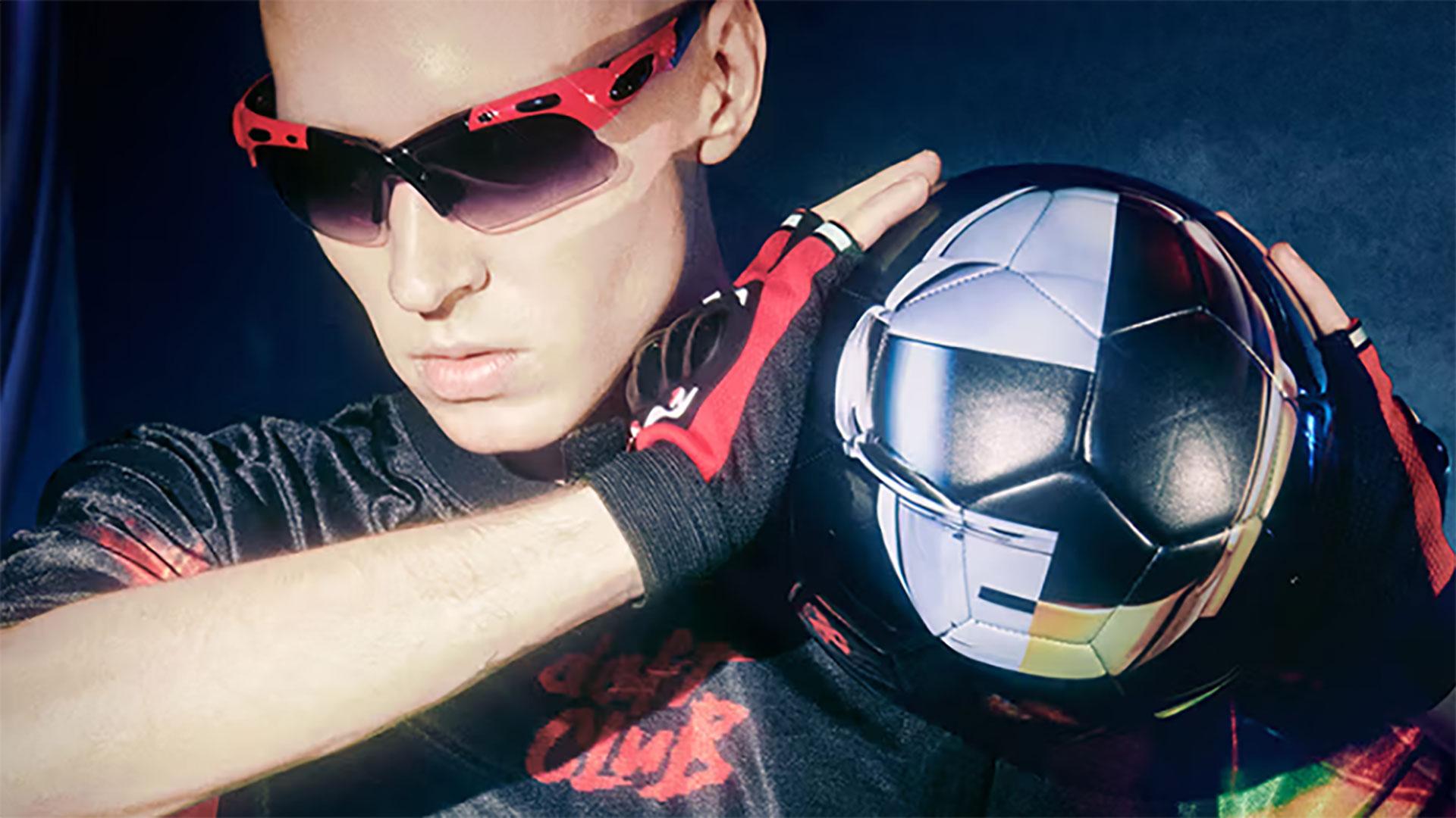 Daft Punk x Pleasures voetbal