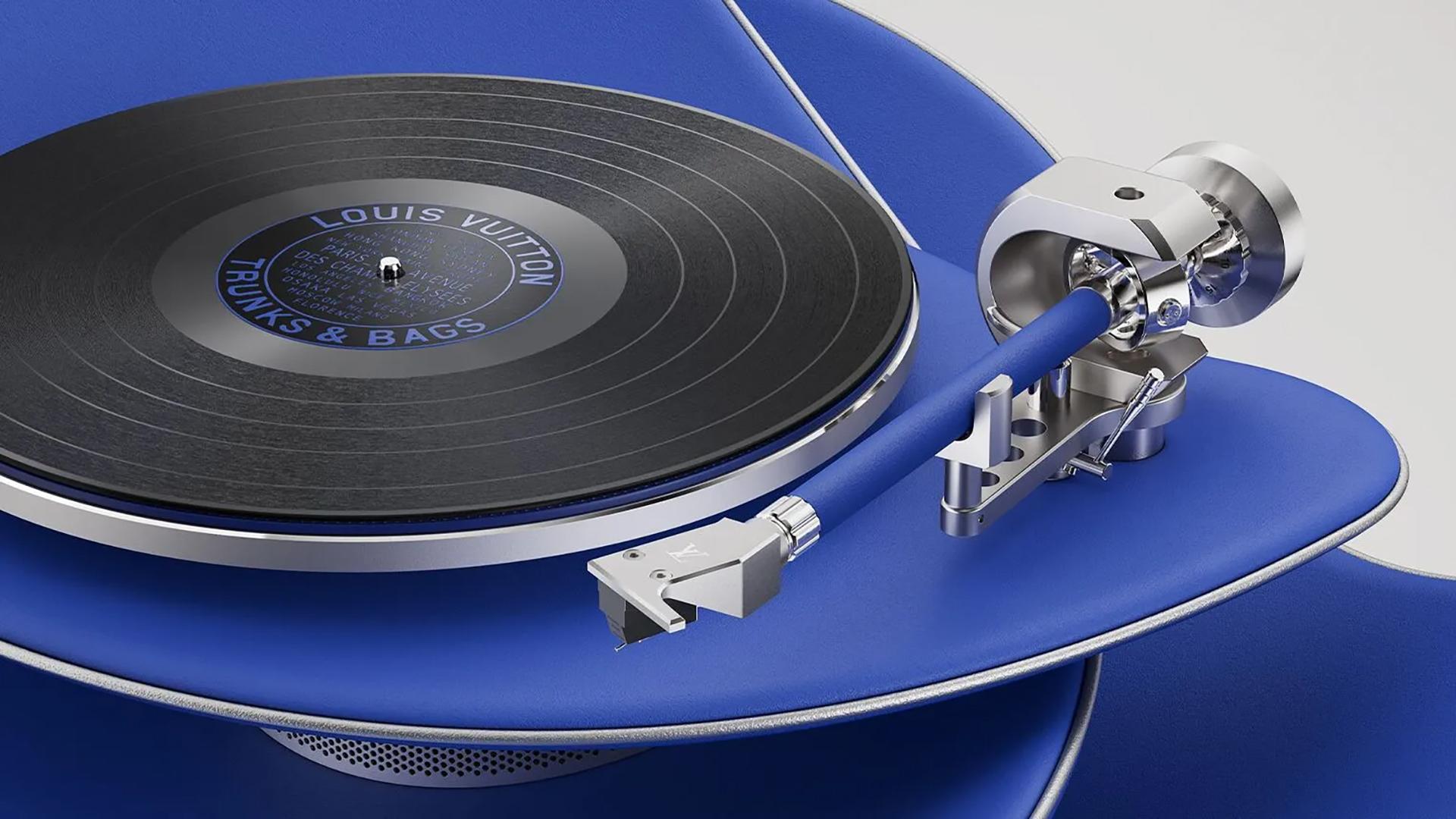 Deze platenspeler van Louis Vuitton ziet eruit als een ontpopte bloem