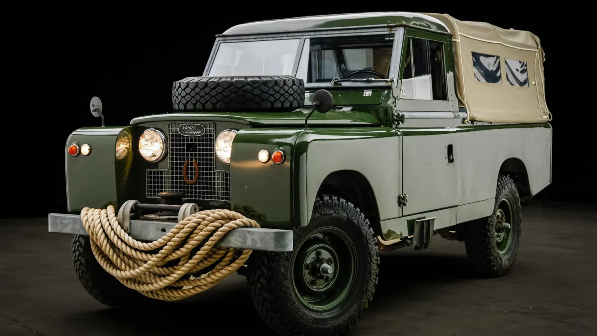 Daniel Craig verkoopt zijn klassieke Land Rover uit 1959 (en laat bewijs achter dat hij écht van hem was)