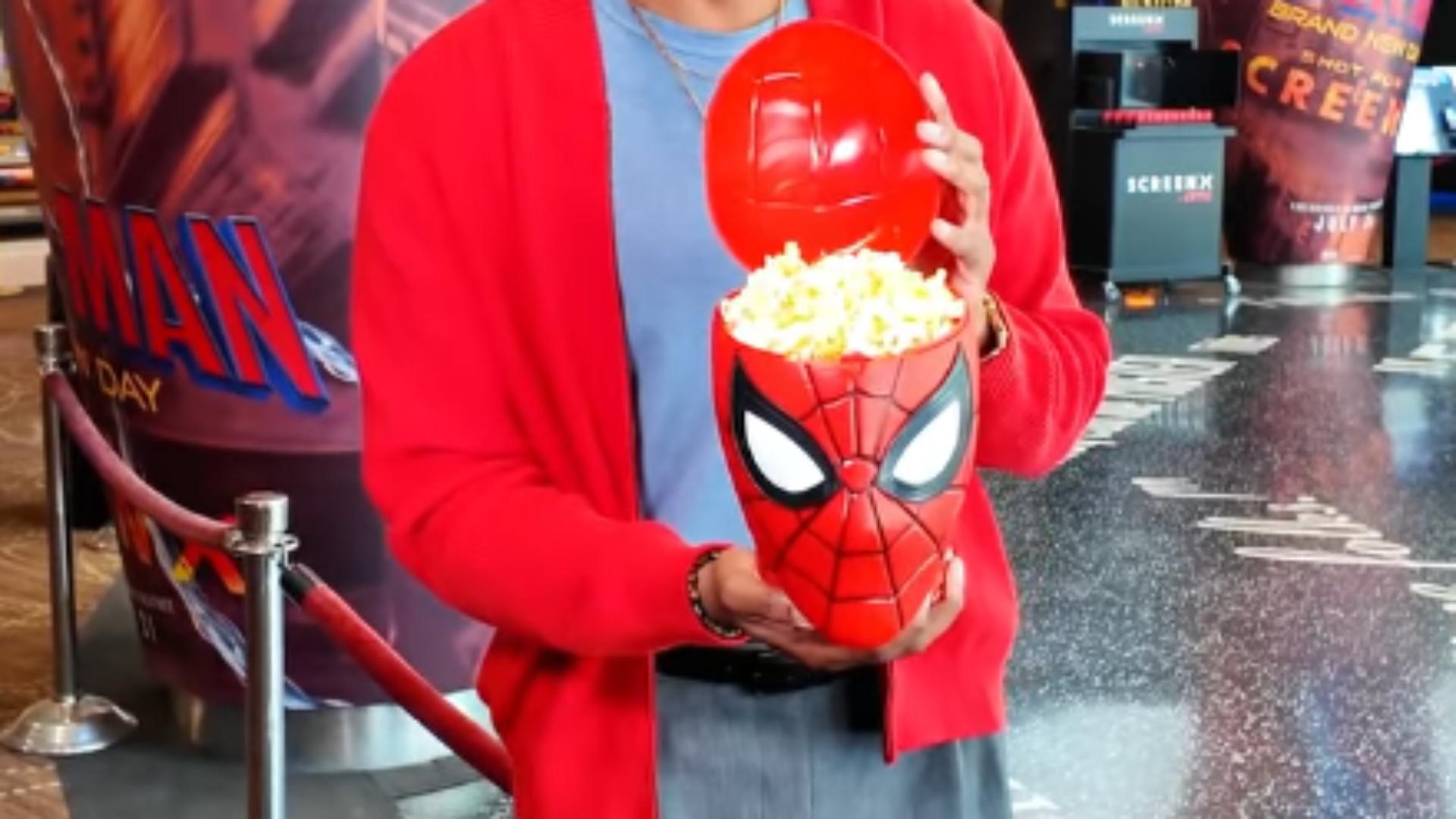 Deze Spider-Man-popcornbucket laat het lijken alsof je de hersenen van Peter Parker eet (en is te koop in Nederland)