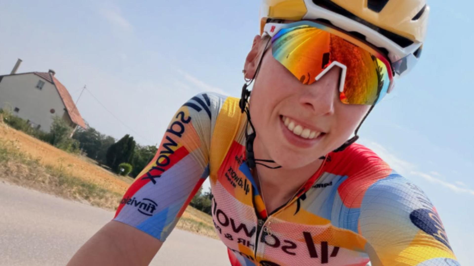 Opmerkelijke controle in de Tour de France Femmes: UCI controleert borstomvang van rensters voor de tijdrit