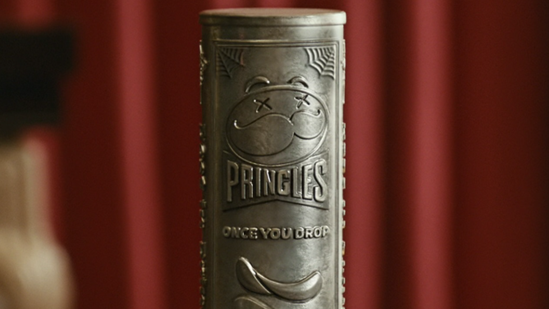 Je kunt nu voor eeuwig rusten in een Pringles-bus (als je geluk hebt)