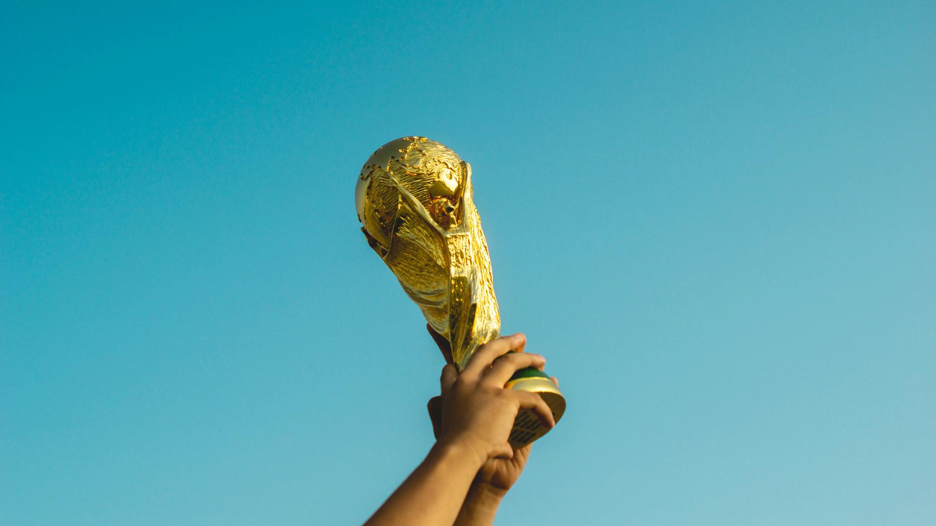 waarde-wk-beker-dit-is-wat-de-gouden-trofee-cht-waard-is-jfk