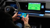 In de nieuwe BMW i5 kun je gamen op een ingebouwde console
