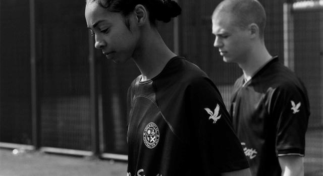 Gratis voetbaltenues van Lyle & Scott