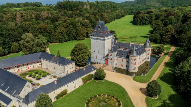 binnenkijken-in-het-kasteel-van-de-verraders-dit-kost-een-kamer-jfk