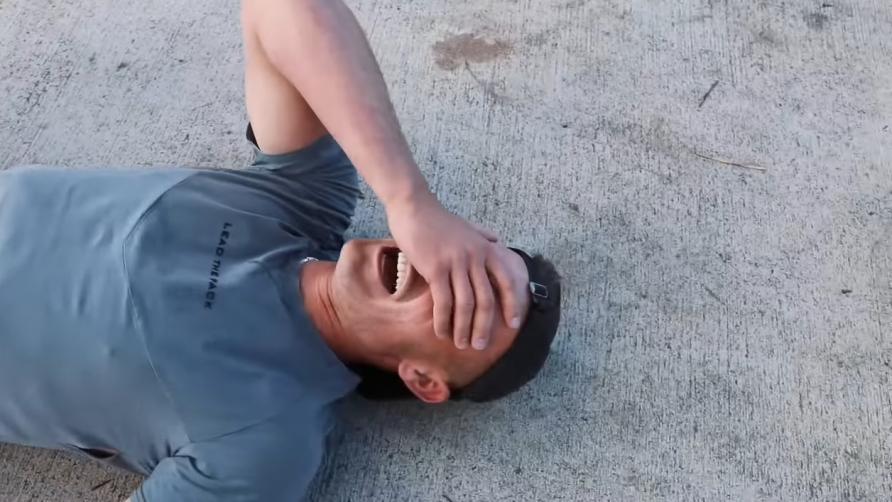 Man rent 30 dagen lang elke dag 1 mijl (1,6 kilometer) - JFK