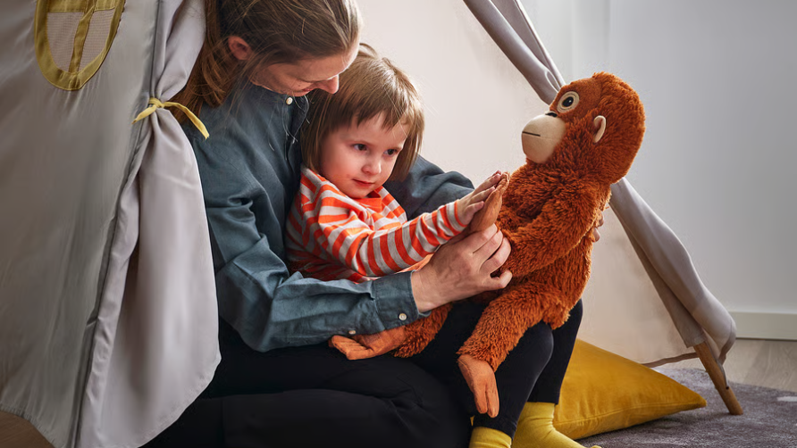 Knuffel van het verstoten aapje Punch koop je bij Ikea: 14,99 euro - JFK