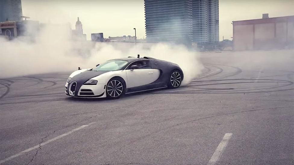 Bugatti Veyron doet burnout van 120.000 euro