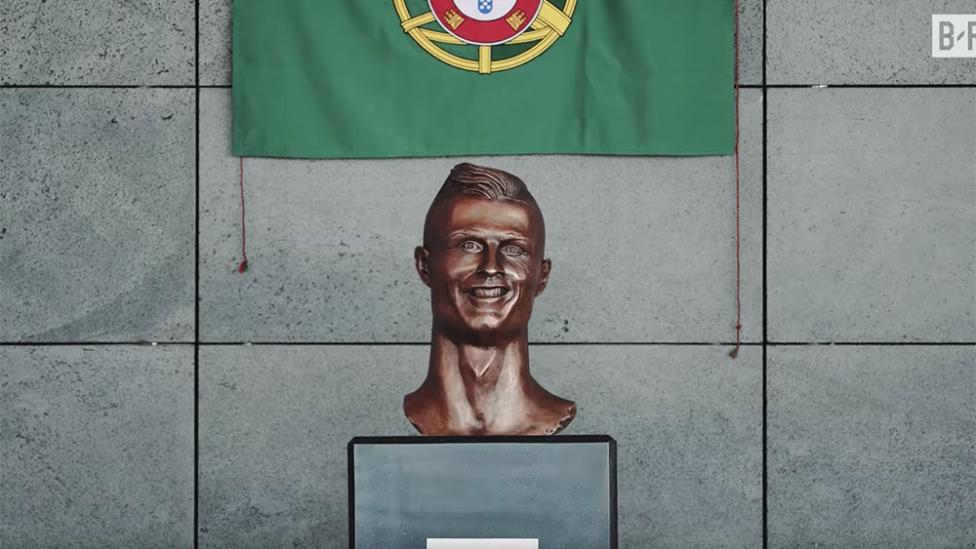 De maker van het lelijkste Ronaldo-beeld ooit krijgt een tweede kans