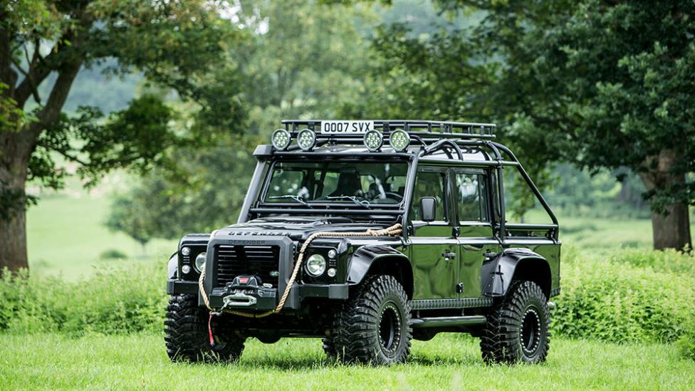 Koop de Land Rover Defender uit Spectre